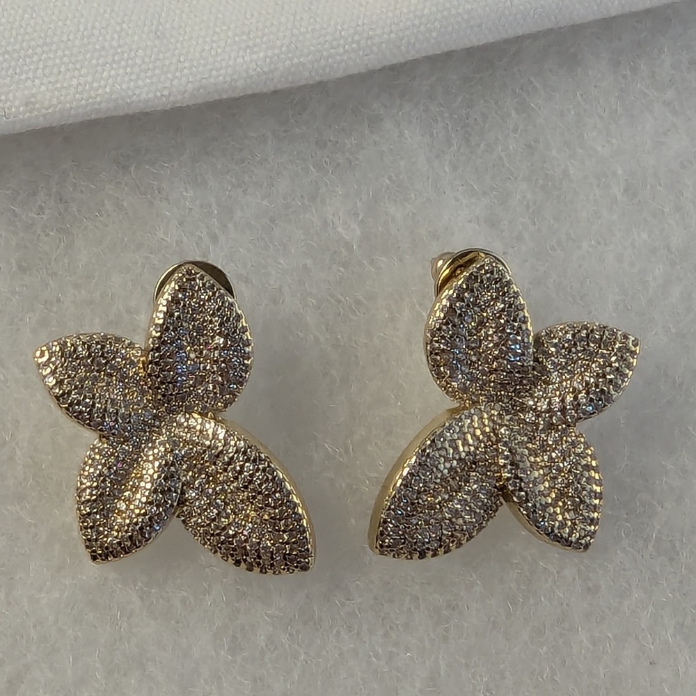 Olive and Piper Gold Primrose Stud